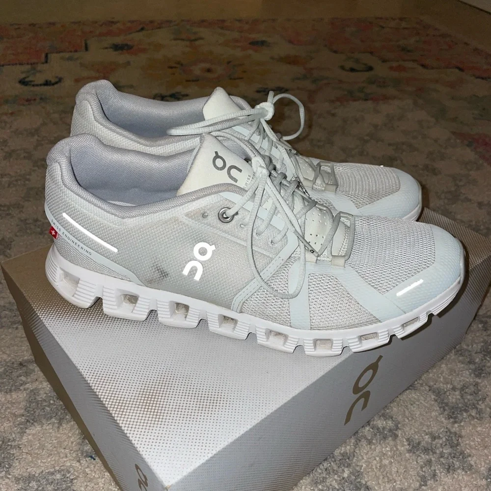 On Cloud 5 size 9.5 - Picture 2 of 8